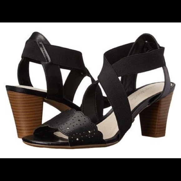 easy street Shoes - Easy Street Biscayne Sandals—$5 SALE!